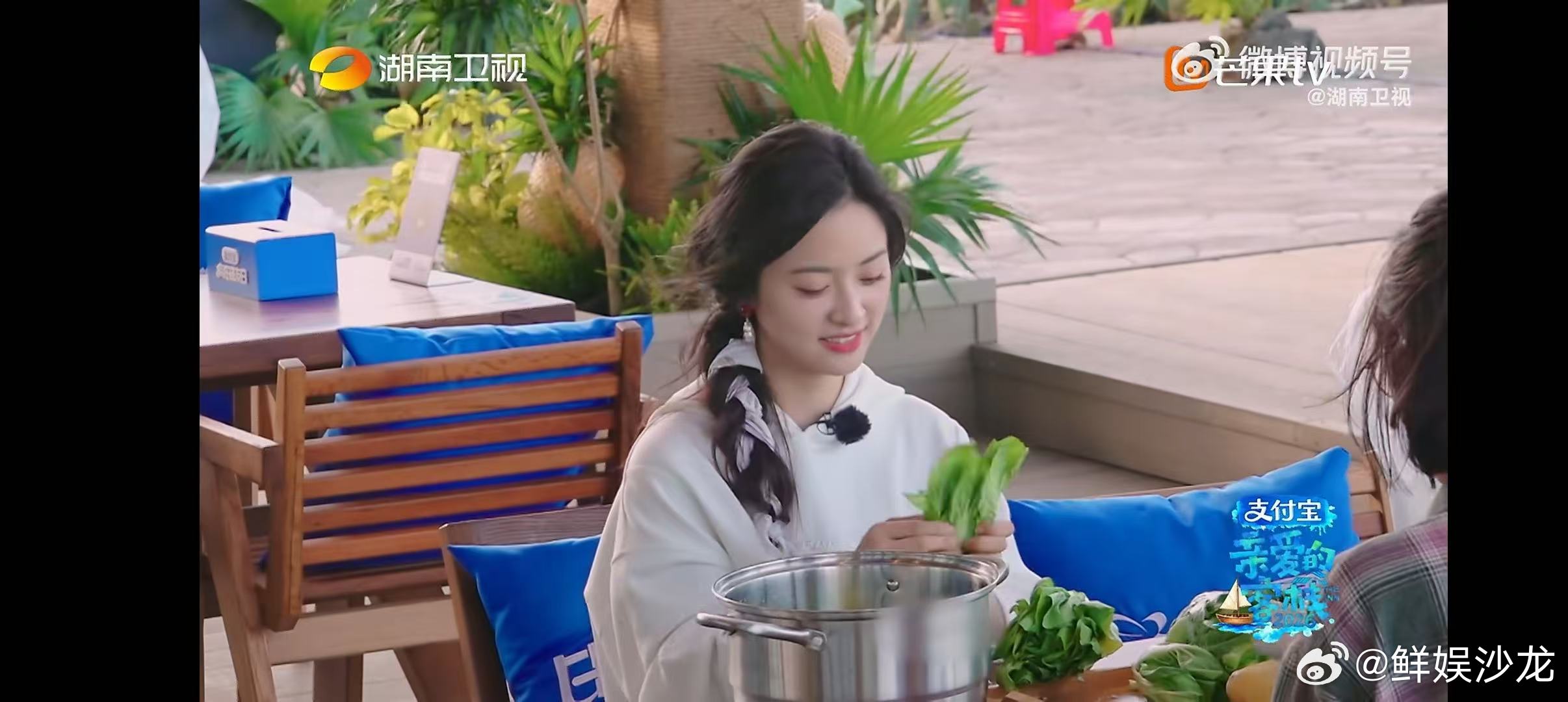 秦岚沈月择菜有请回答1988那味了 亲爱的客栈 秦岚温柔沉稳，沈月灵动乖巧，同框