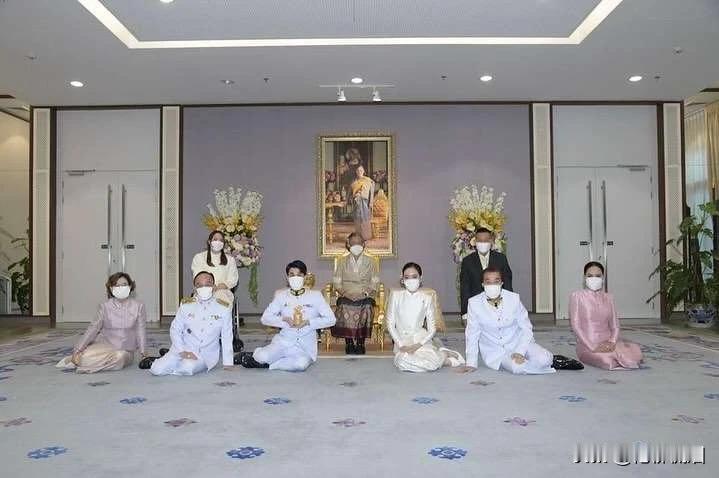 #泰国娱乐# 【Kambum、Peace接受皇家赐福】准新郎新娘Kambum、P