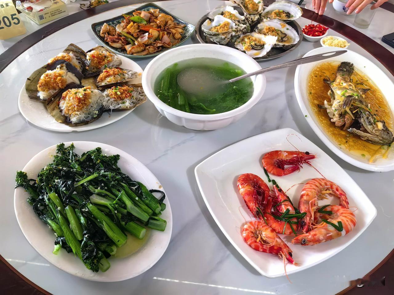 尽量不要吃剩菜剩饭！

日常居家做饭，不少人怕浪费，总会留存大量剩菜剩饭反复食用
