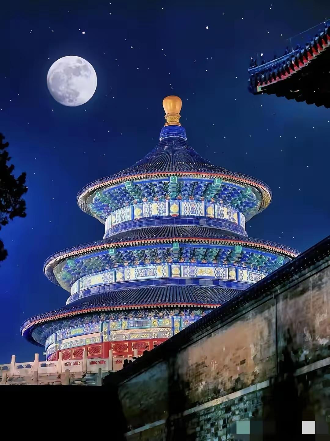 北京天坛公园近几天突然挤满了拍照的人群。
    美国总统特朗普访华重游北京天坛