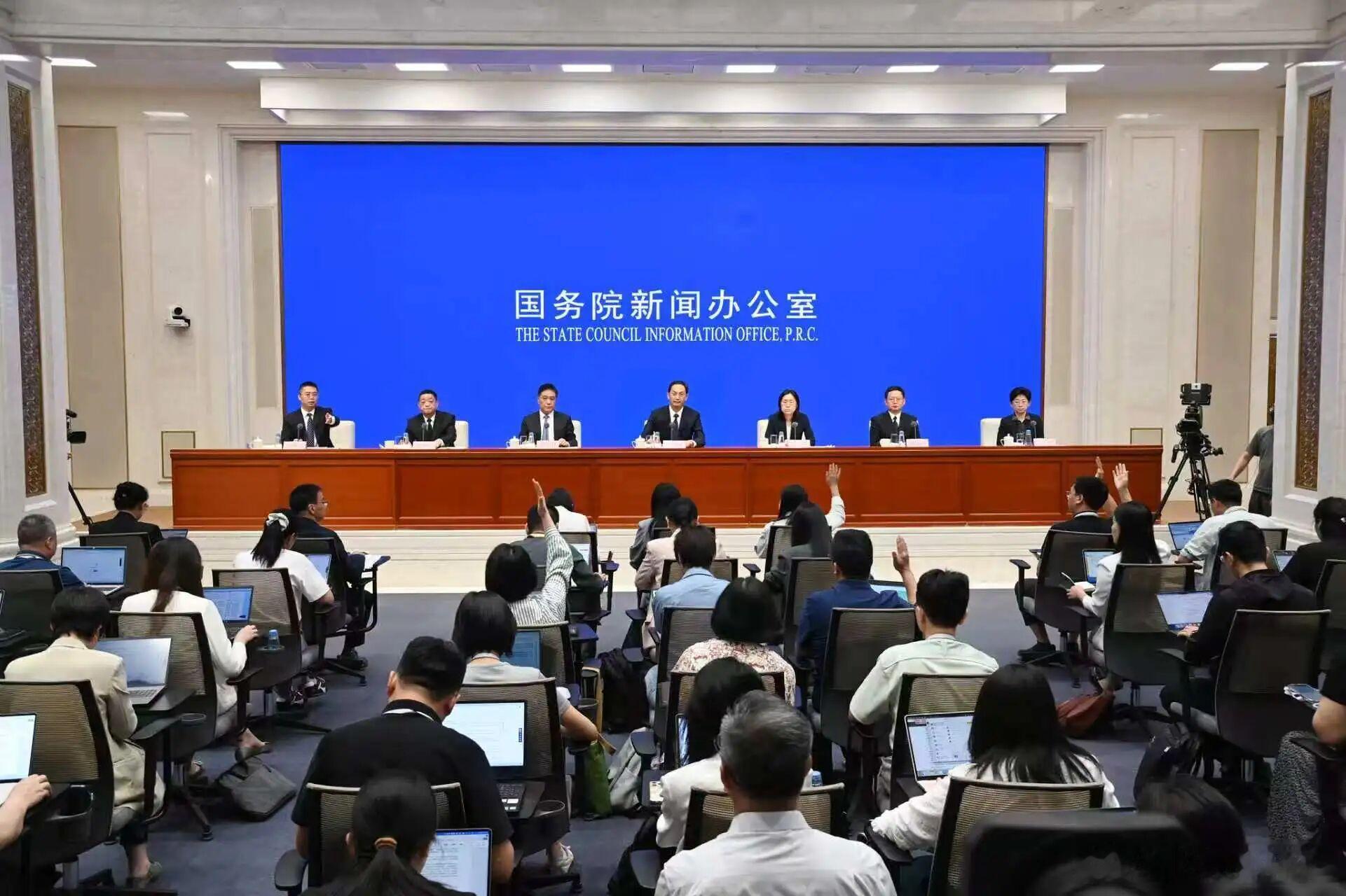 最高检苗生明：依法查处司法工作人员利用职权实施的徇私枉法等犯罪，严惩司法腐败……
