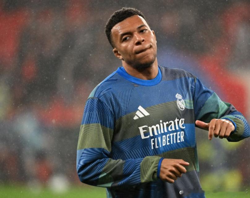 在本周三欧冠客场2-4负于本菲卡赛后，皇马前锋姆巴佩赛后接受采访直言球队表现丢人