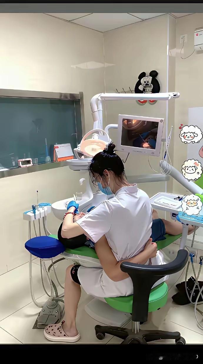 最近牙疼，想看牙医又怕疼，谁能告诉这个医生在哪里，去那里应该会减轻不少疼痛，急等