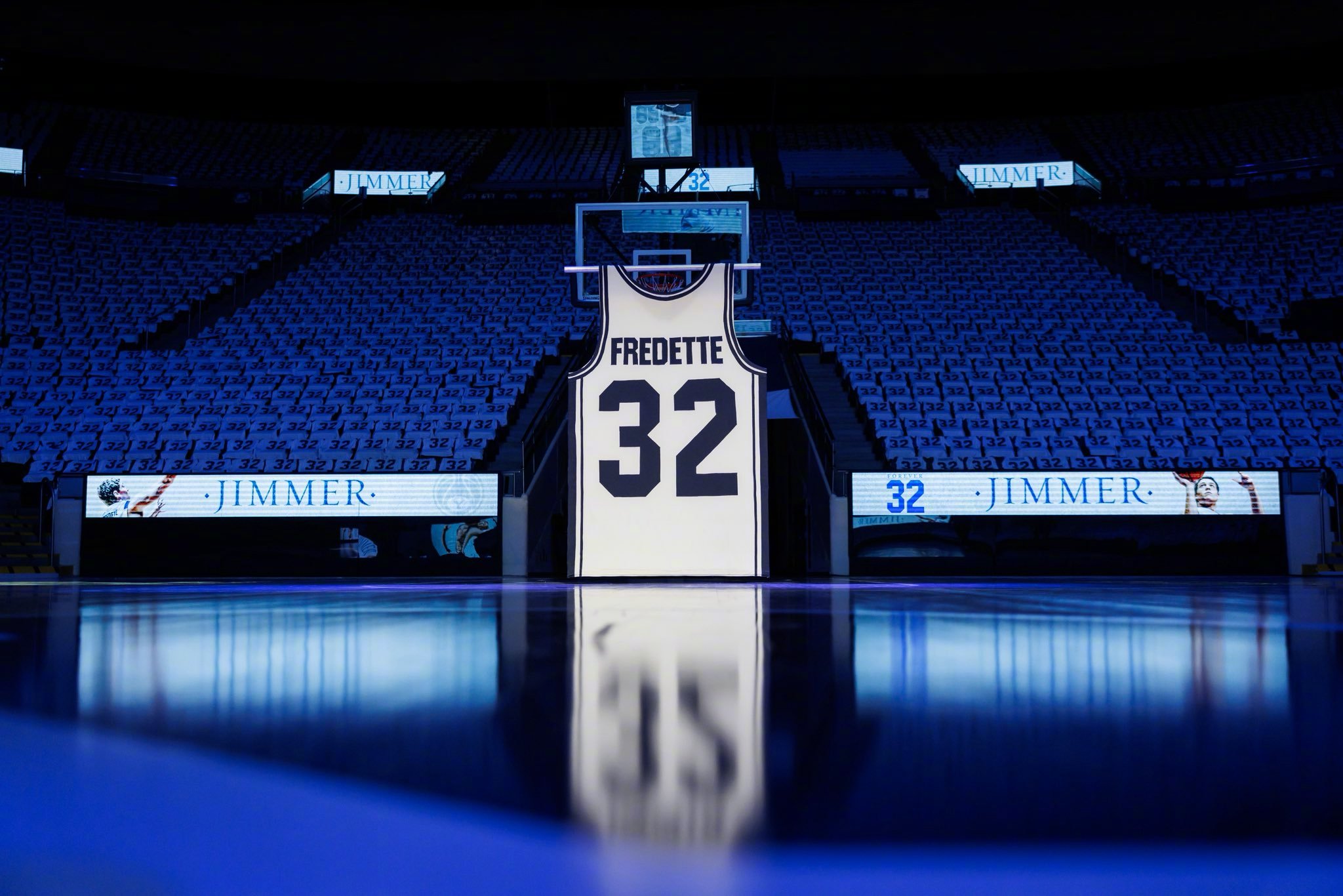 明天，杨百翰大学将退役寂寞大神弗雷戴特的32号球衣。弗雷戴特在杨百翰大学效力4个