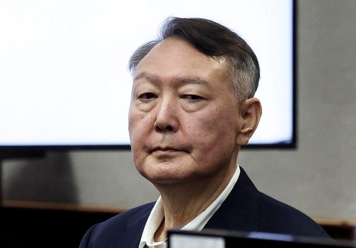 检方直呼金建希名字，尹锡悦当庭发飙：至少加个夫人吧


当韩国总统李在明在APE