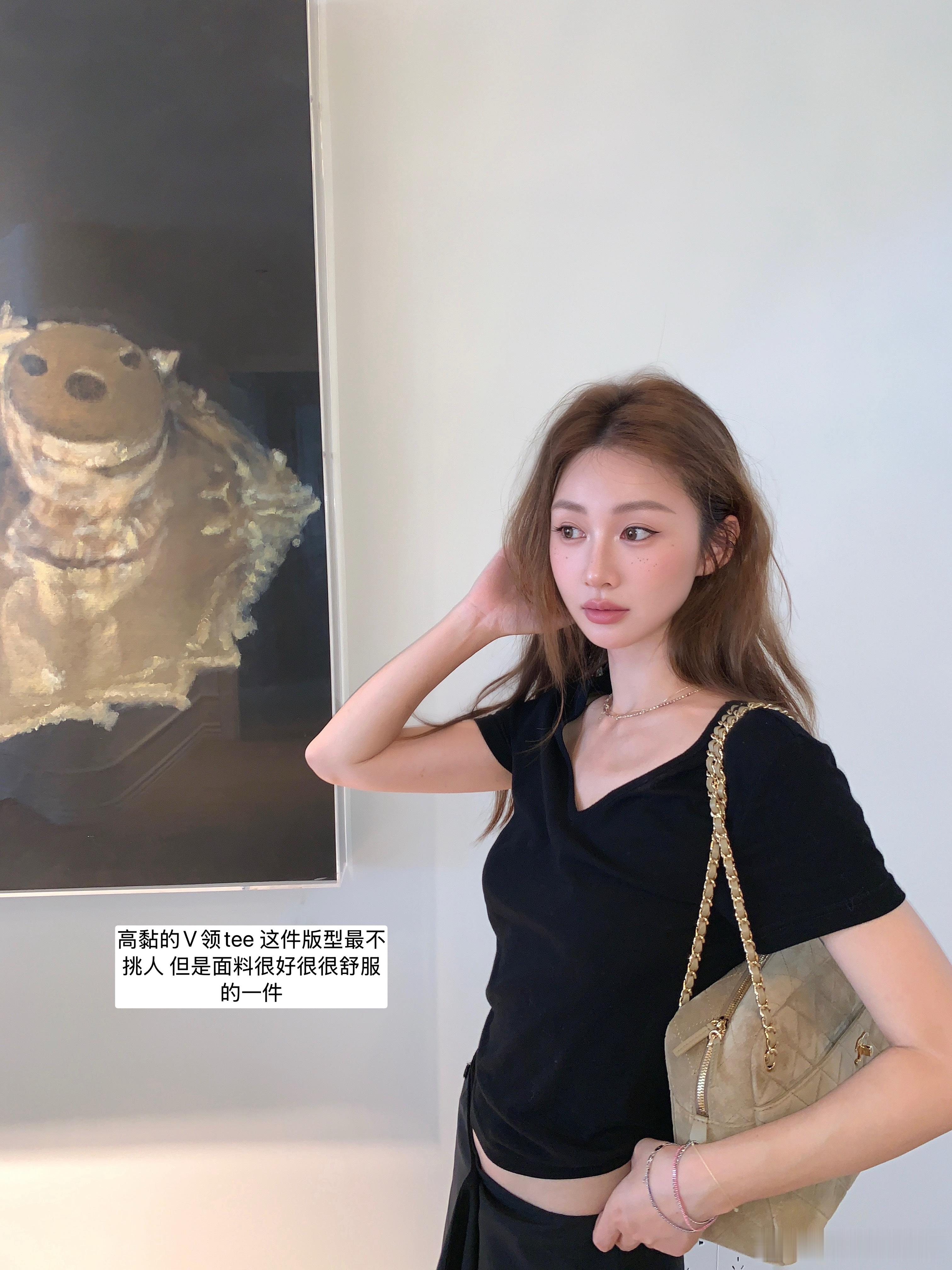 嗯嗯🤔再来看看！明天隔壁好物分享还有宝宝们不知道吗 明天好像会定时发圈只有这次