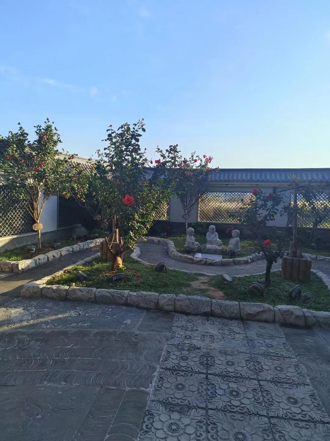 世界上有很多人穷得让人难以想象，刚来东莞找工作，我住的是步行街最好的旅馆，特别大