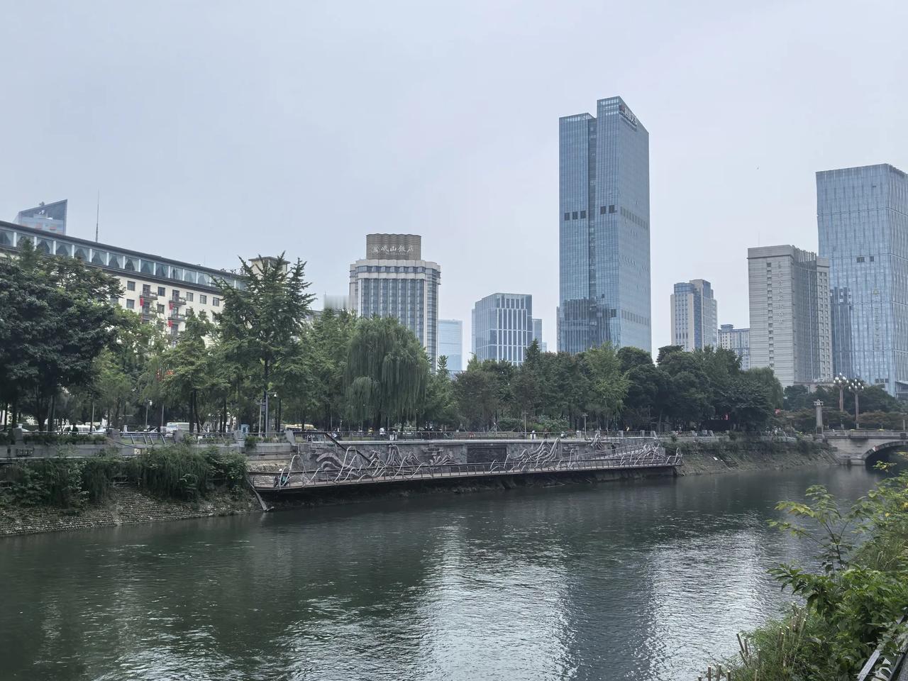 晒图笔记大赛中秋节期间的成都锦江河畔。