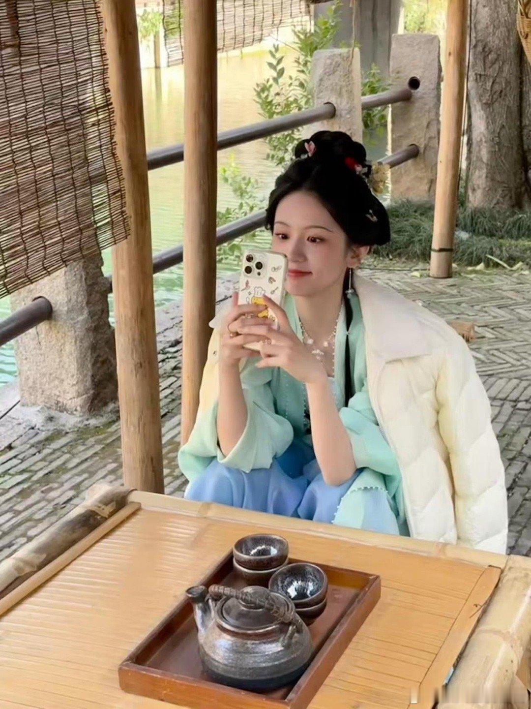 谁被周也新剧《一瓯春》的妆造美到失语事实证明只要妆造好，美女的颜值就是无限放大，