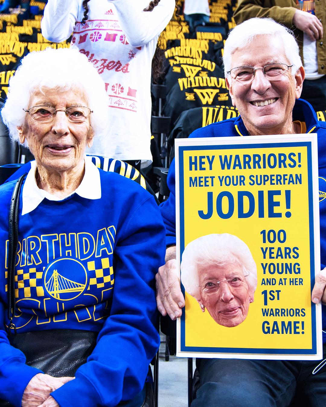 从电台到现场，从年轻到百岁。100岁的勇士粉丝Jodi，第一次现场 看勇士比赛?