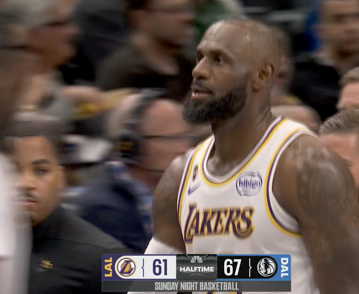 半场结束，湖人61-67独行侠，怎么评价？湖人vs独行侠 詹姆斯22分1篮板4助