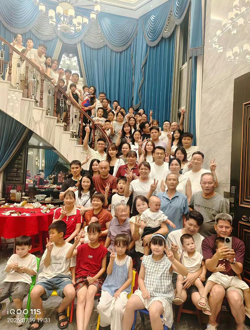 再过二十年很难再看到这种大家族了，现在孩子越来越少了。 ​​​