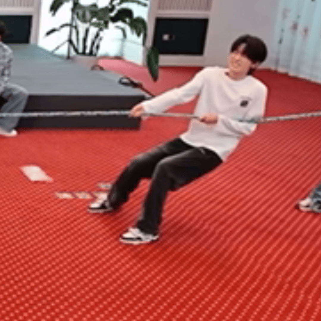 我不知道为什么他们拔河这么好笑好呆萌啊 
