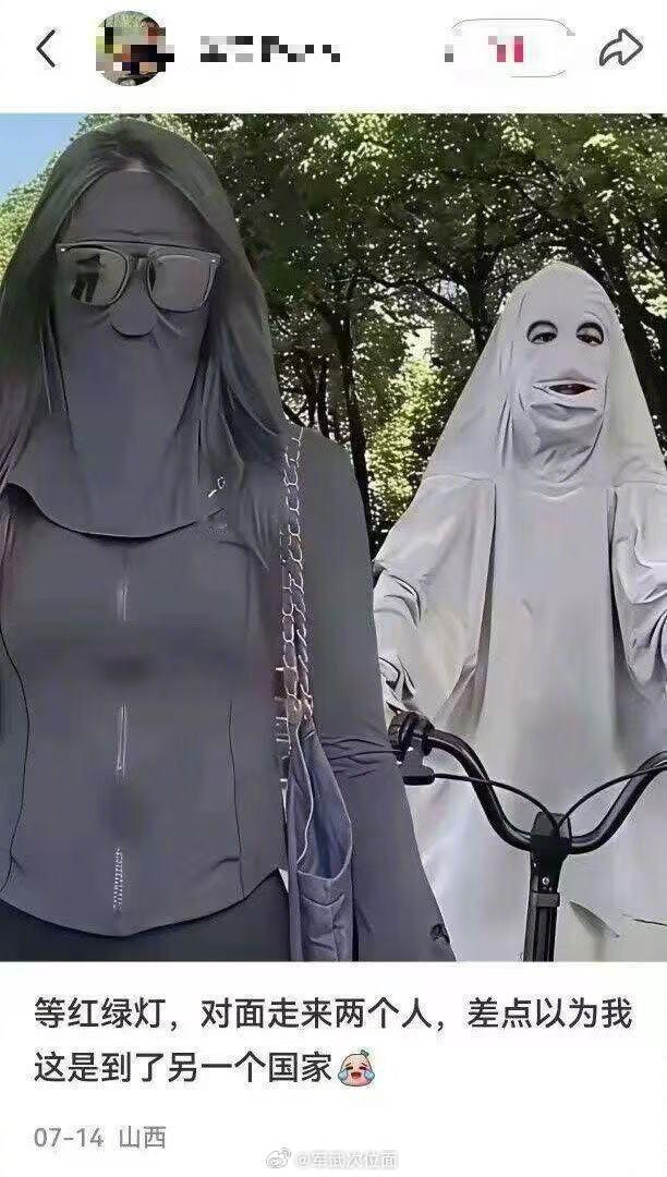 今天上班路上就迎面遇到个，当时心头一紧以为遇到个什么玩意这种装扮在你们那多吗？ 
