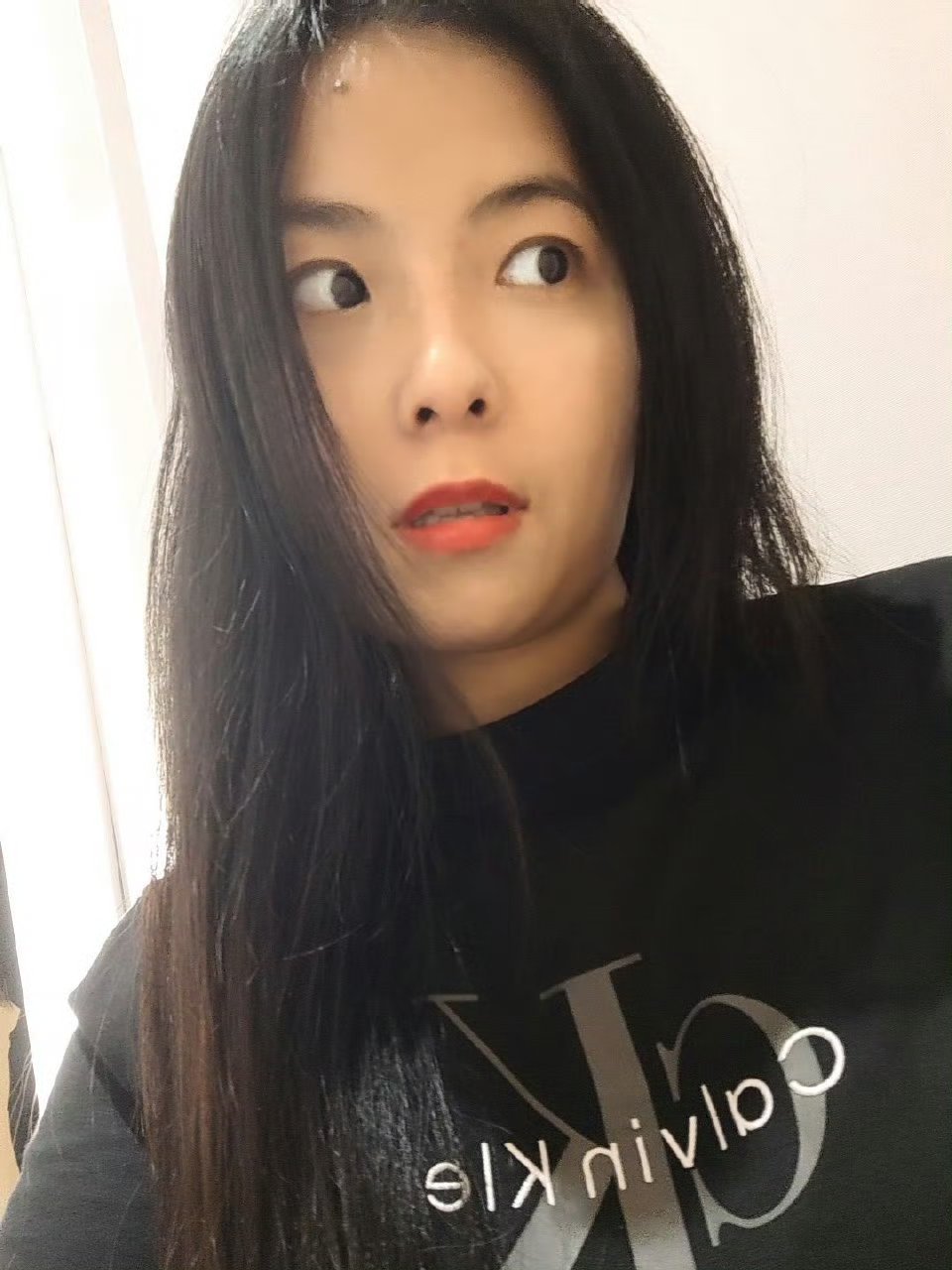 自嘲调侃版咱普通男生出门照照镜子就懂了，99%的人都卡在“不好看”区间，能靠颜值
