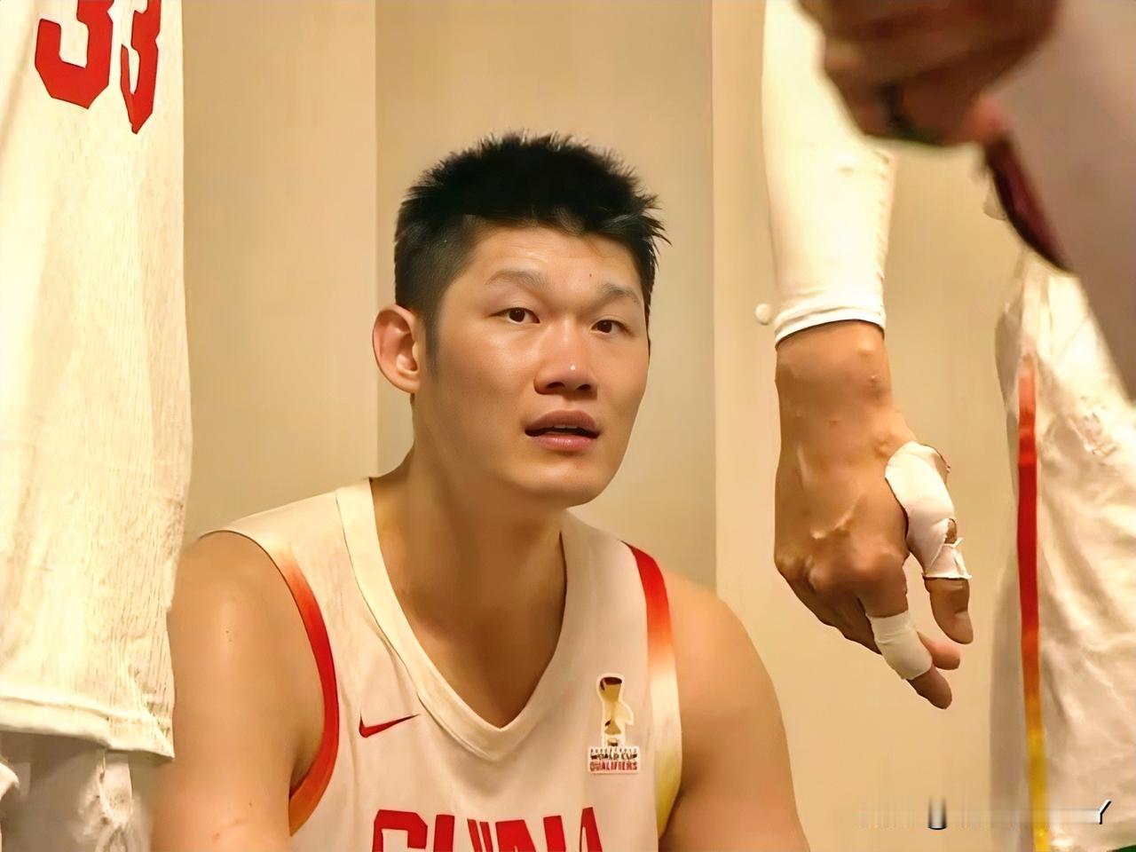 胡金秋这个人，
你不能细究，
因为你越仔细，越会发现这个人
对于国家队和广厦男篮