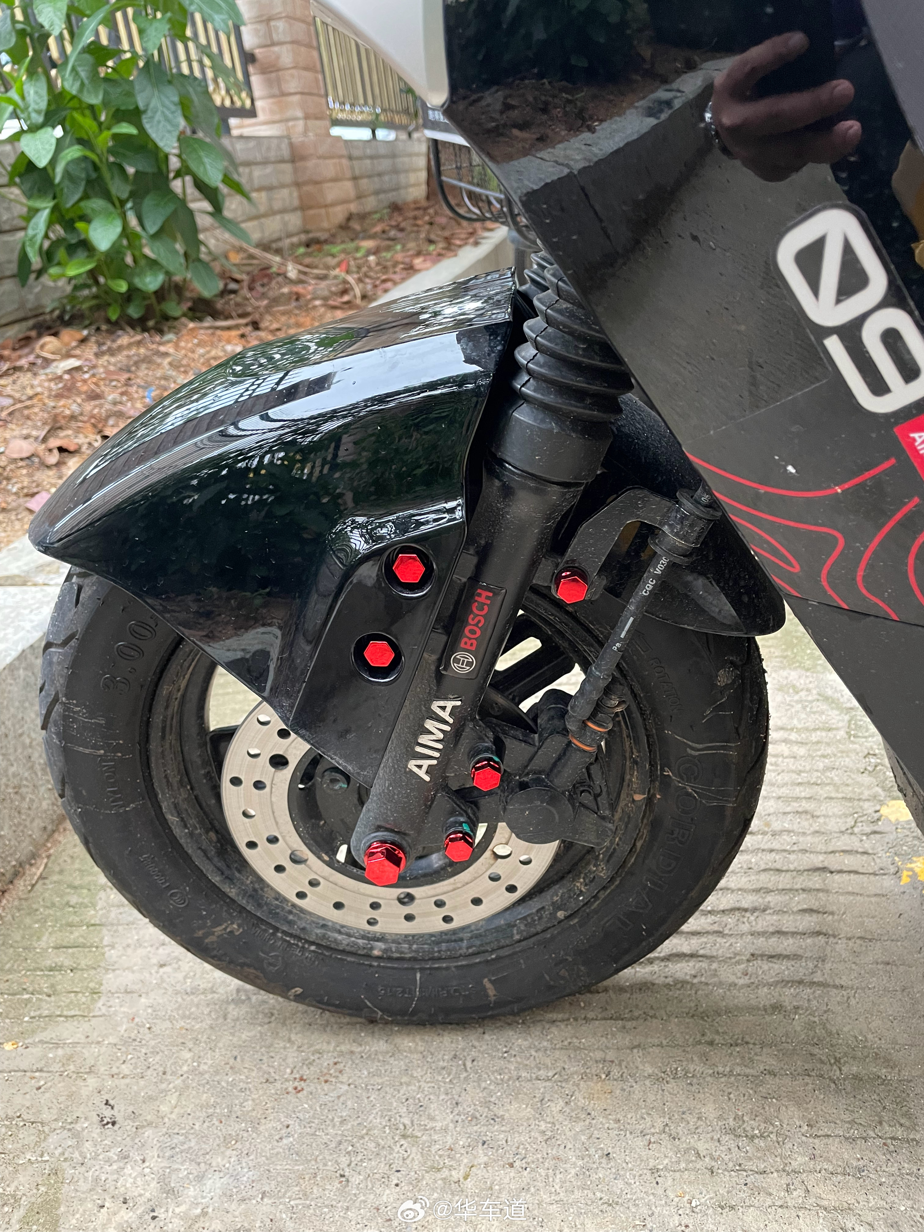 张雪的经历告诉我们，一定要清楚自己最想要做的是什么，应该做的是什么，人如果没有梦