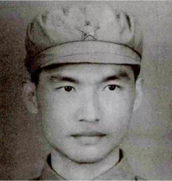 1947年，国军少校被俘，连长正要审问，他却摇头：同志，你级别太低，我的代号是9