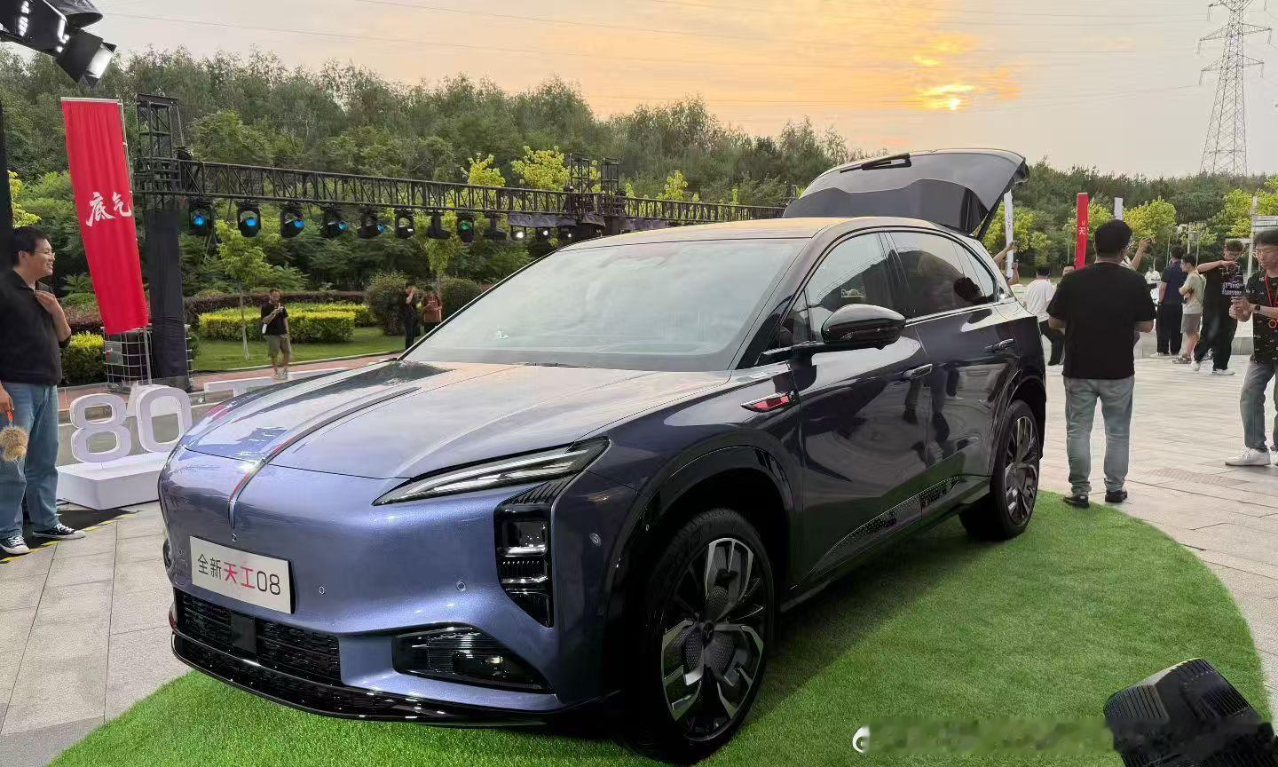 【全新红旗天工08五座纯电SUV 预售价19.98万元】7月1日，全新红旗天工0