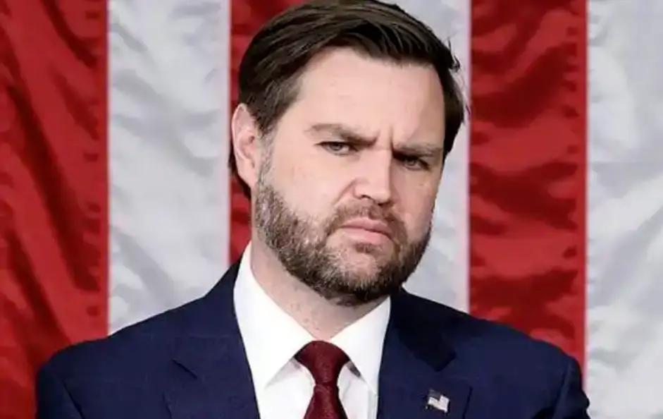 这下万斯“悔断肠”了，枪声响起那一秒，他错过了政治生涯里最值钱的三步路，往特朗普