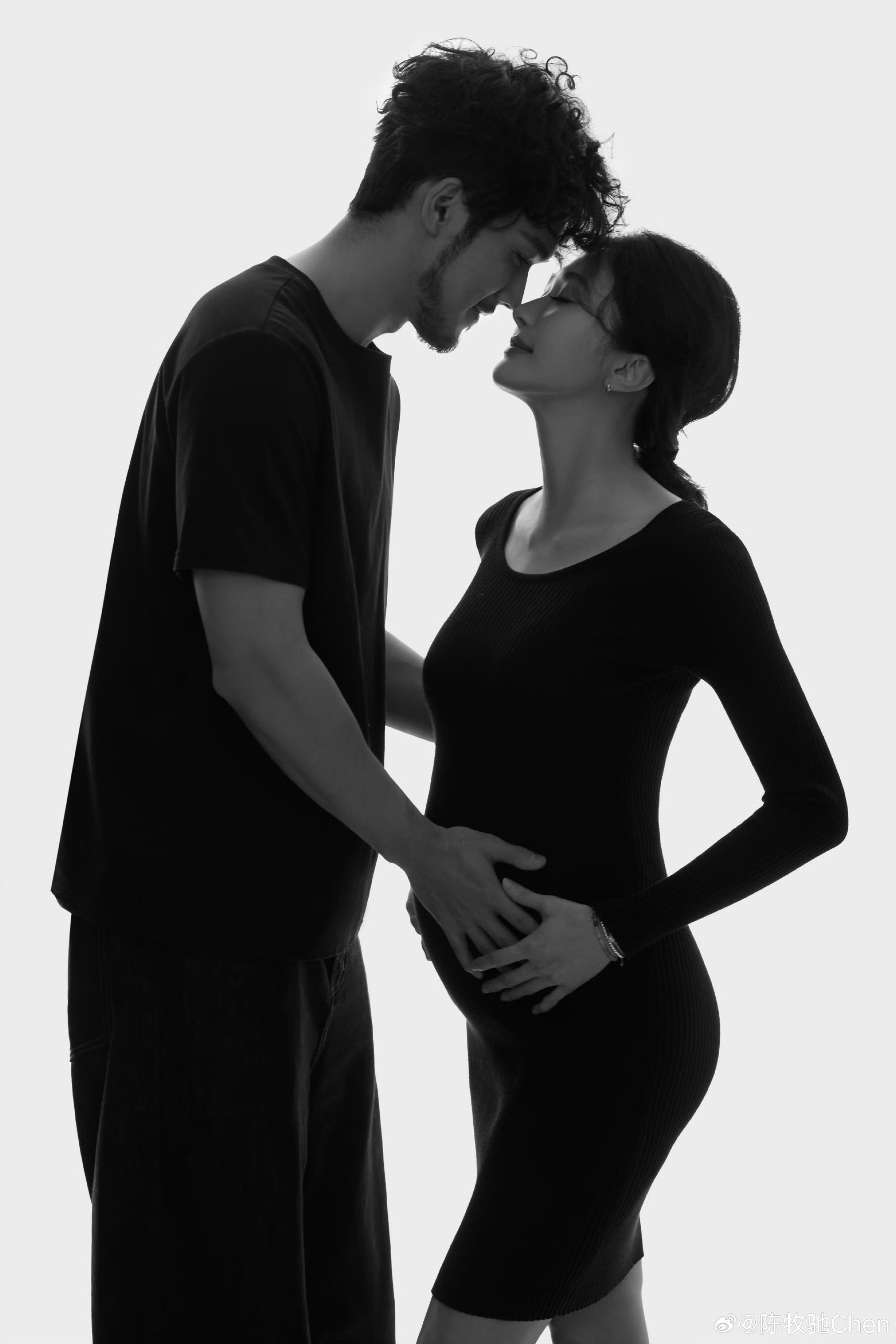 陈牧驰陈冰结婚生子3月28日，陈牧驰和陈冰同时在微博官宣结婚生子，儿子小名叫“柒