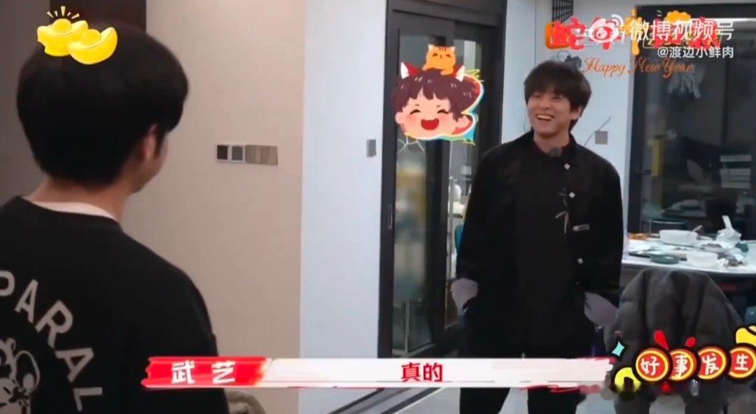 武艺穿这鞋可以按到五楼电梯了 武艺这鞋，穿上去感觉整个人都高大了不少，结果他自己