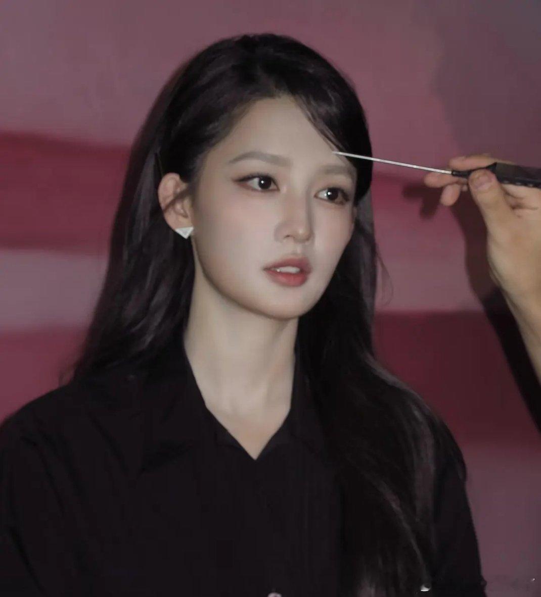 李沁Prada活动妆造，姐的妆造终于在线了一回