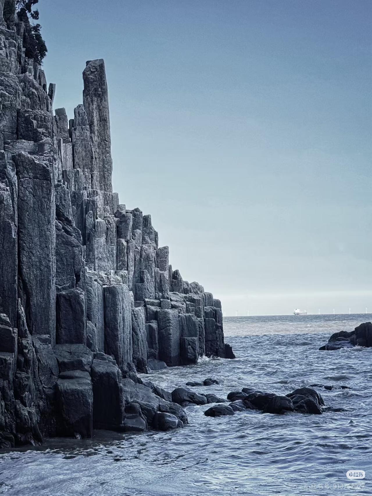 江浙沪藏了个“小冰岛”🌊

谁懂啊！不用出国，在象山就摸到了亿万年的地球脉络✨