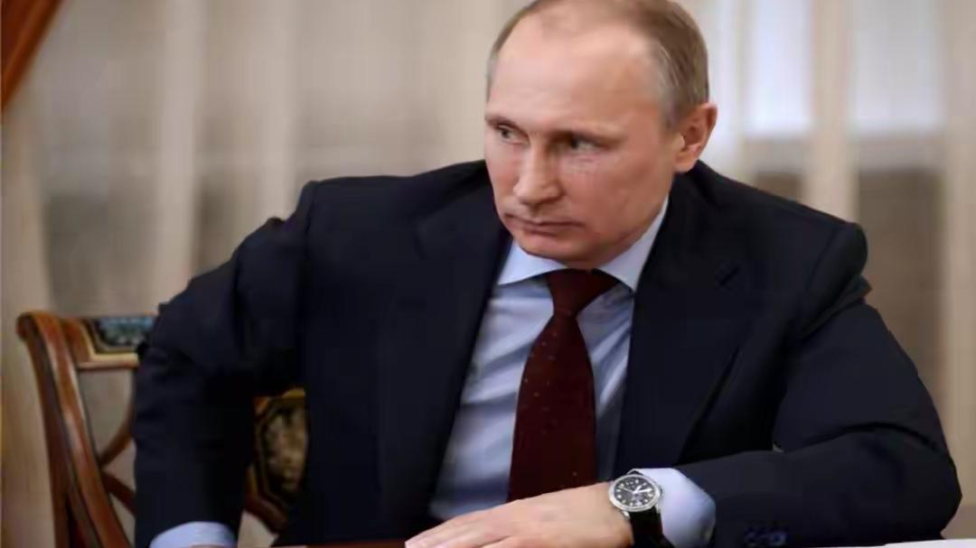 俄乌局势再度升级！乌方对莫斯科发动无人机袭击，恰逢普京发表新年讲话。赫尔松地区遭