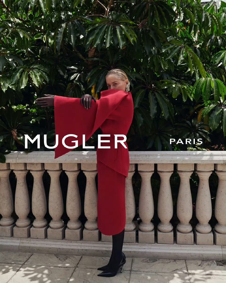 Sharon StoneMugler Re/Edit胶囊系列广告胶囊系列是Mug