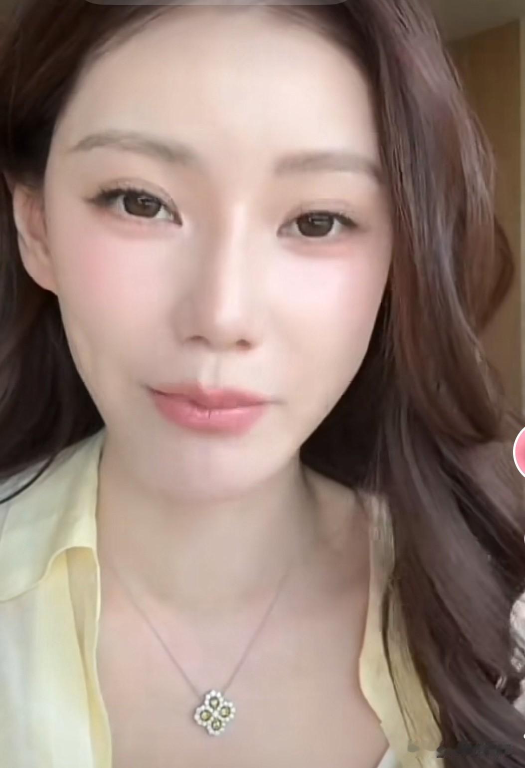 马筱梅说汪宝，三个多月的孩子，居然会看脸色了。
马筱梅说“汪宝跟阿姨在一起就会撒