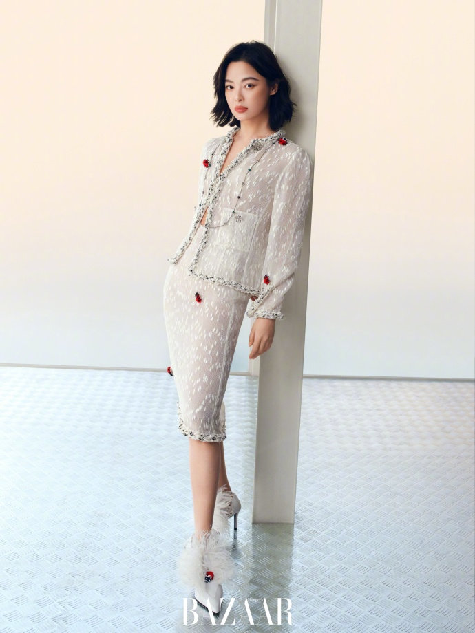 穿豹纹的辛芷蕾辛芷蕾的豹纹造型真的无可替代，《时尚芭莎》五月刊尽显强大野性美，利