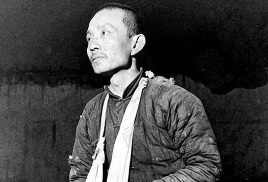 新四军团长汤景延叛变，有人提议除掉他，粟裕却说：谁也不许动他

在新四军中，有一