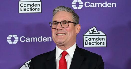 特朗普没想到，估计普京也没想到，英国首相居然当着全世界的面说：“中国，是世界三大