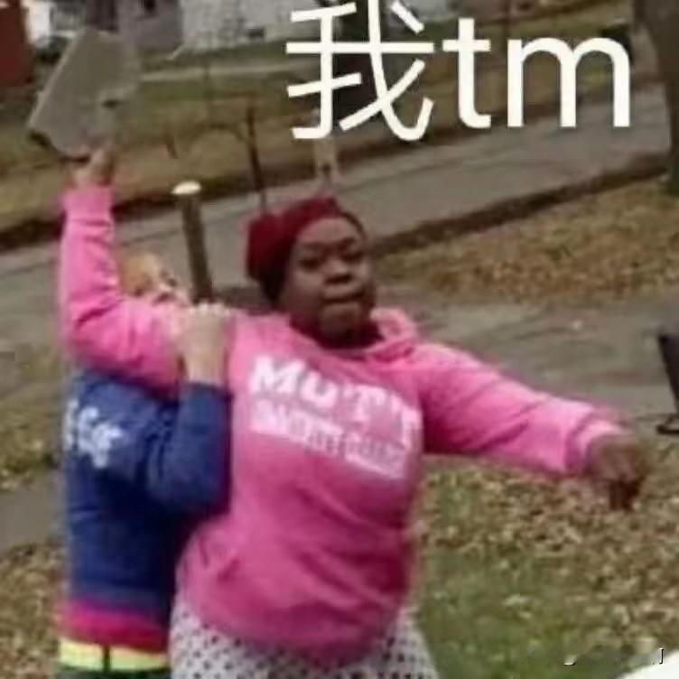 我今天在小区里差一点点被一条狗咬到脚脖子。
最后是我家百万替我挡了灾，被狗咬到了