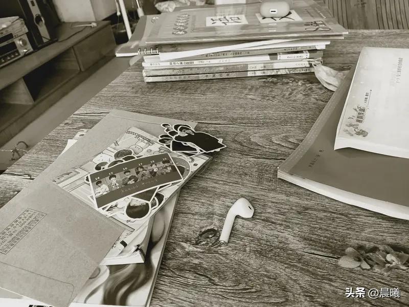 如今物质丰富，可不少人怀念以前那个穷日子。以前邻里关系紧密，就像张大爷说的，谁家