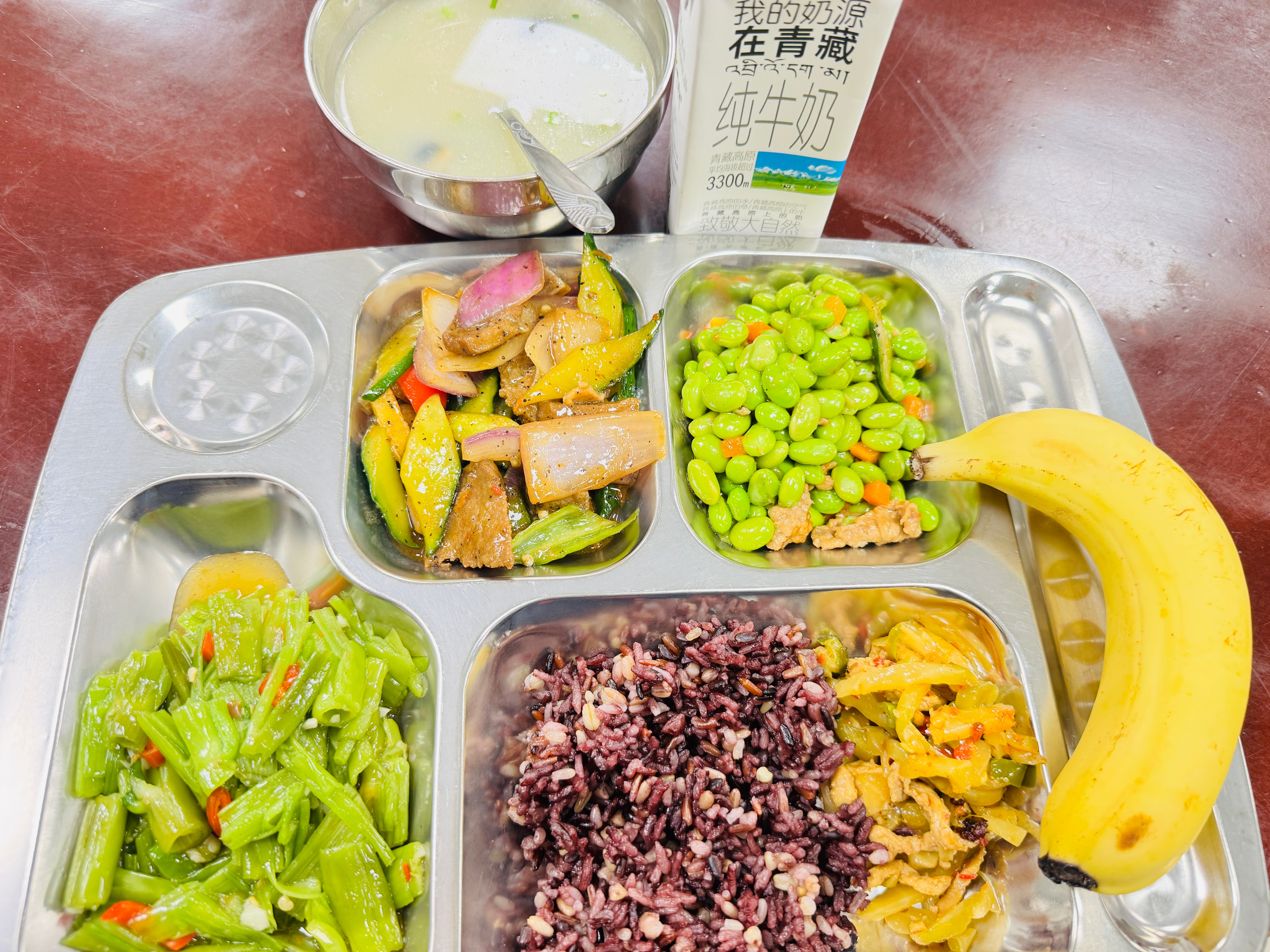食堂保障也是越来越进步了…好起来了