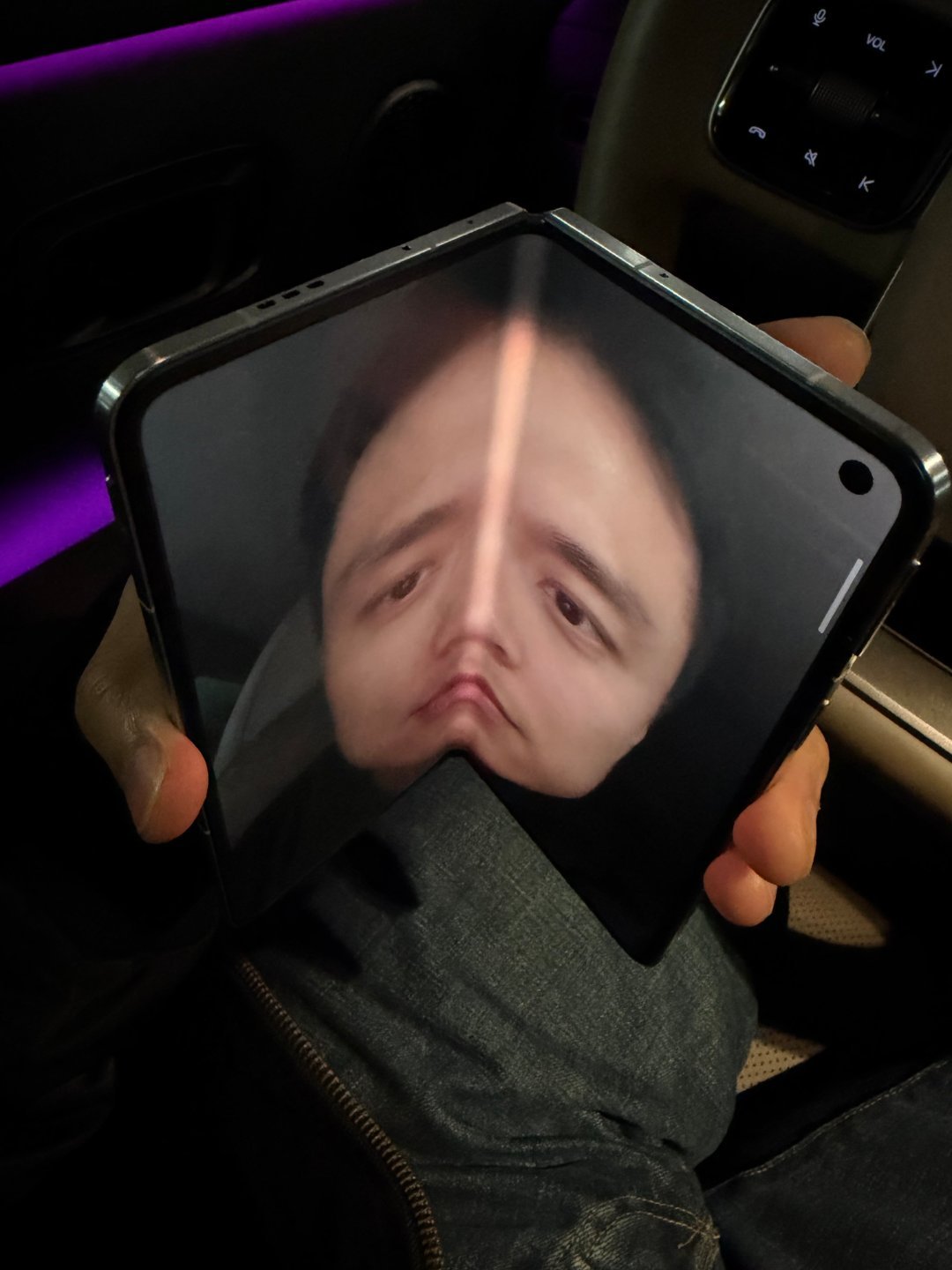 跟老板视频会议，推荐使用折叠屏手机能一直保持好心情 