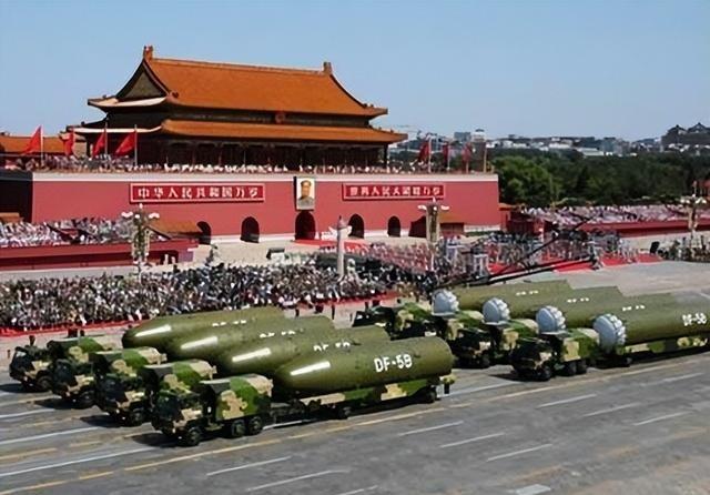 坐拥4000多枚导弹，26个导弹旅，一旦战备拉响，火箭军有多猛？

火箭军的前身