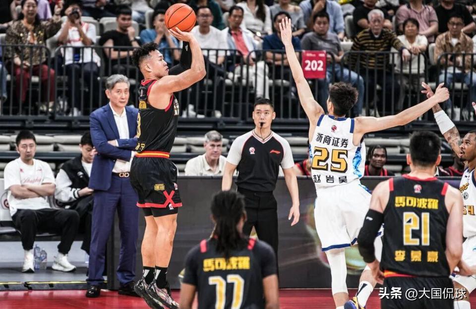 吊打卫冕冠军！CBA诞生最离谱比赛！季后赛争冠格局浮出水面

北京时间4月3日，
