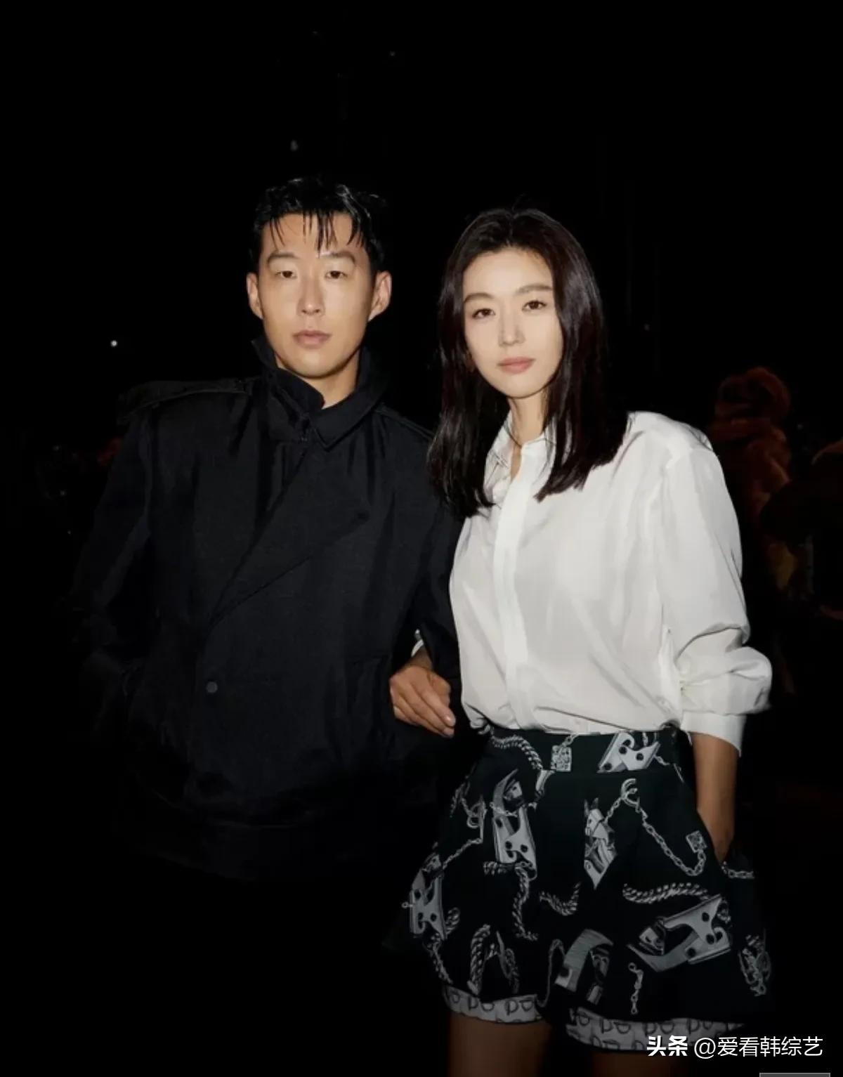 19日，演员全智贤在自己的Instagram上上传了多张照片。公开的照片中，全智