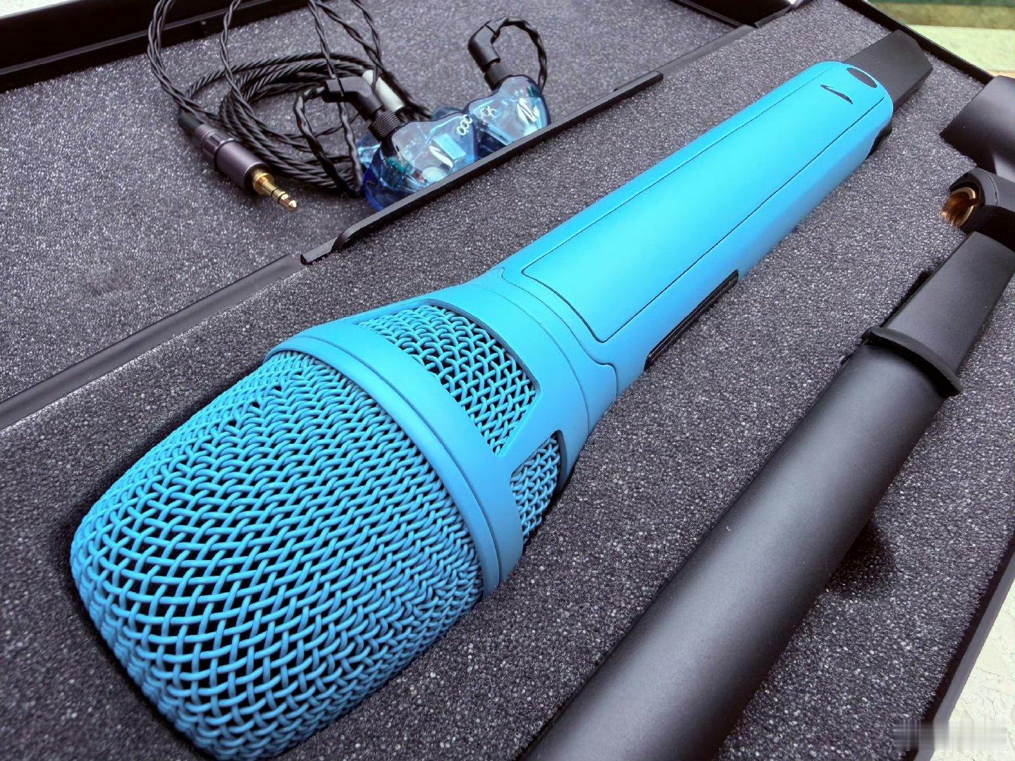 邓超的新麦掉水里了邓超的新话筒掉水里了 哈哈哈哈哈 新话筒掉水里了 