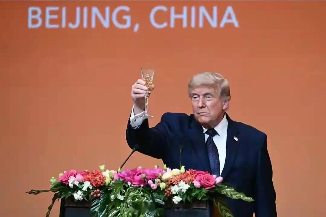 特朗普访问中国期间，在国宴上饮用的是中国国产葡萄酒，具体包括长城和张裕品牌的干红