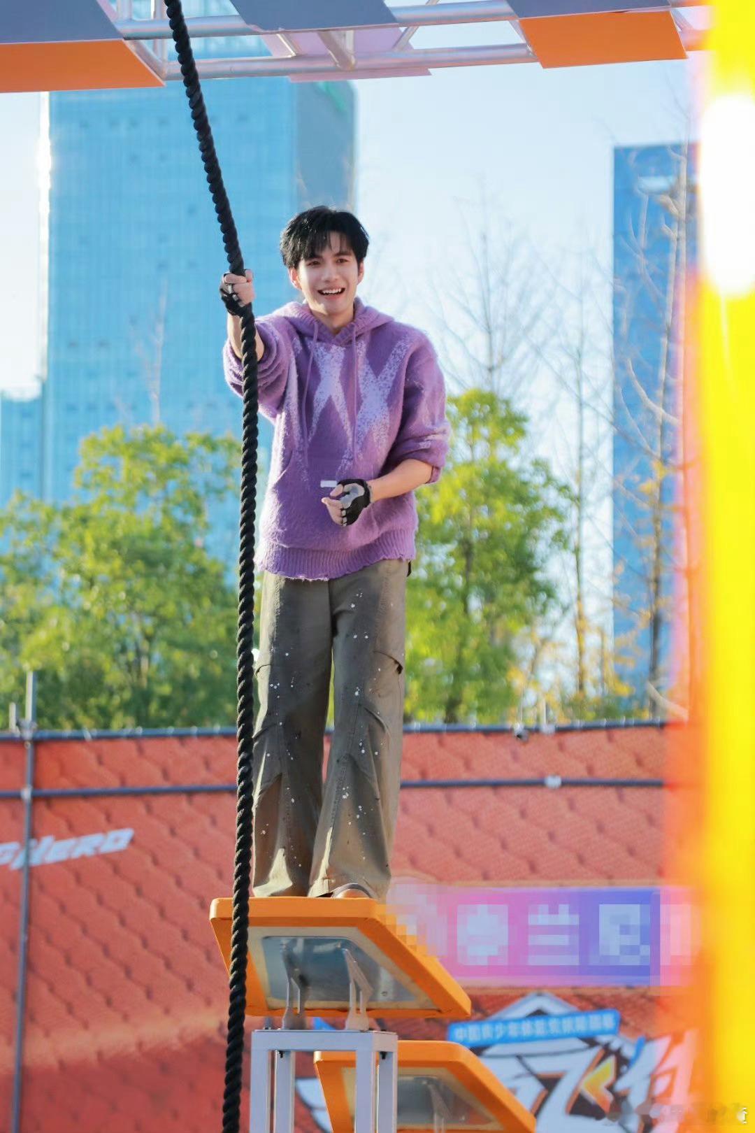 张颜齐解说是专业的 狠狠认可！张颜齐解说真的超专业，时刻留意小朋友挑战动向，暖心