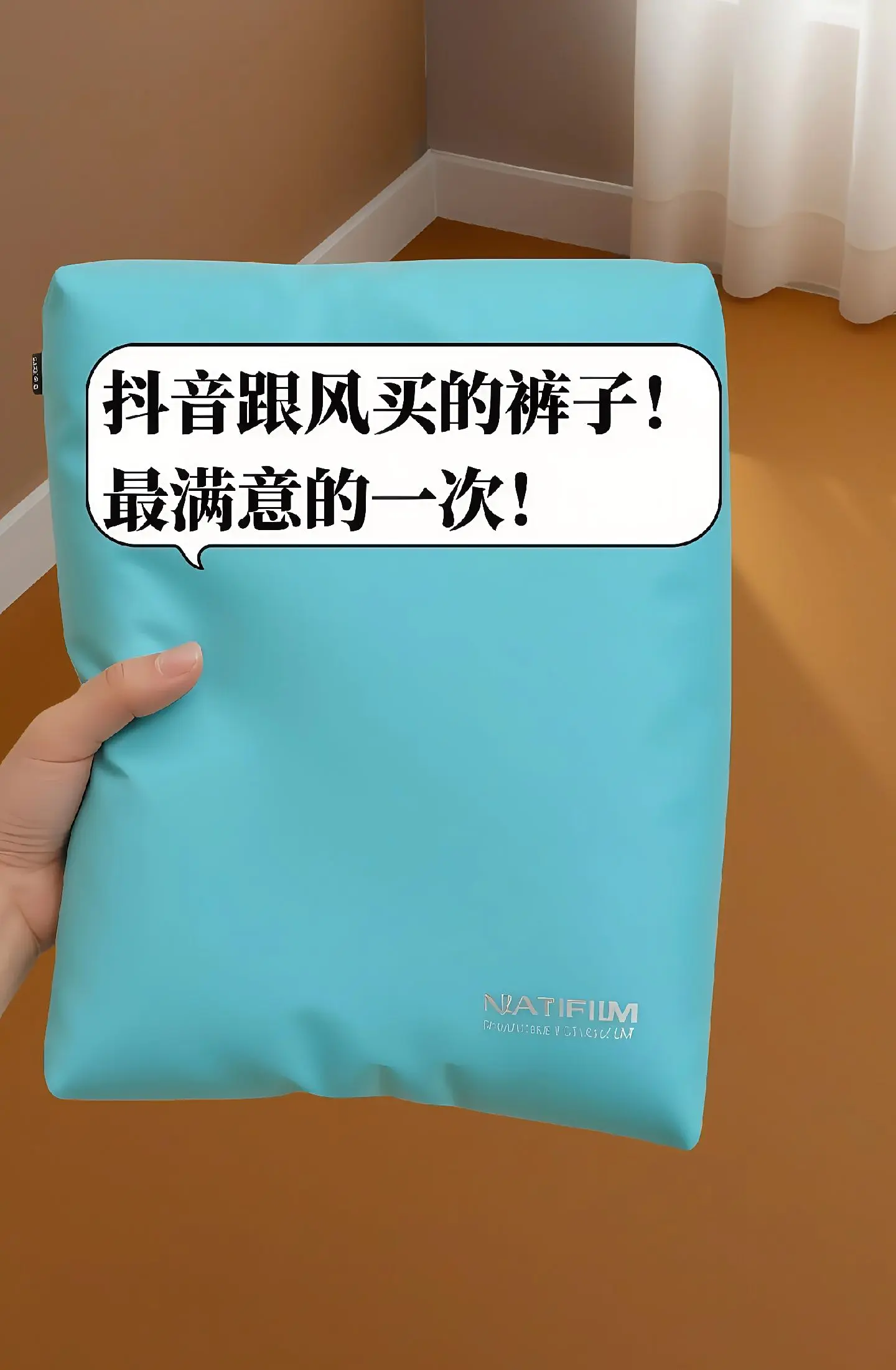 雪尼尔窄版阔腿裤~冬季穿搭一眼入心。穿上它，你就是冬日里的温暖治愈系女...