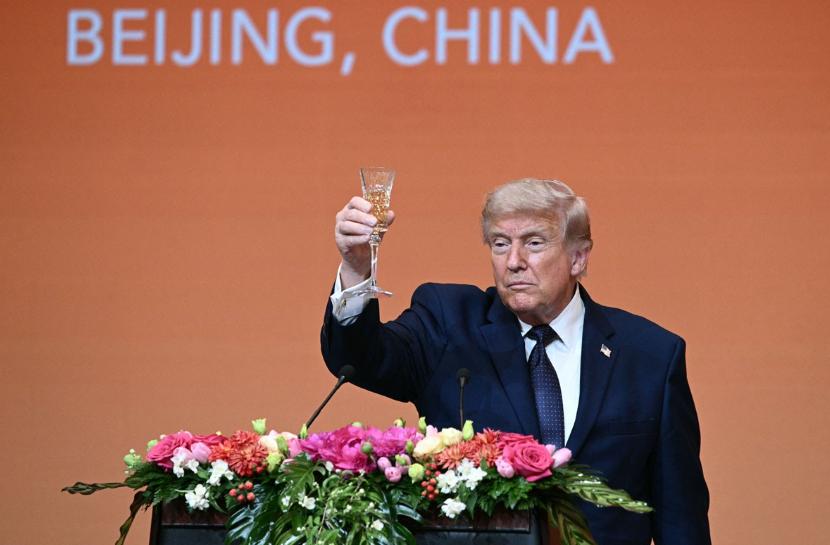 敬完了酒，特朗普访华画上句号，从中国临走之前，终于说出真心话。画上句号！谁都没有
