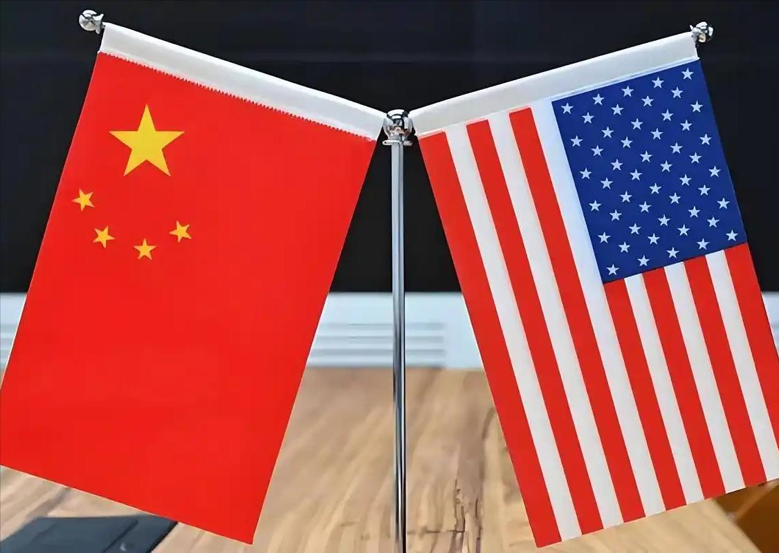 [月亮]曾经被捧上天的美国“民主灯塔”，如今居然连中国的尾灯都追不上了。


还