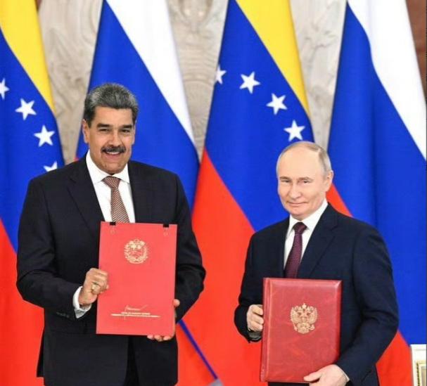 美国在委内瑞拉近海持续增兵却迟迟未采取实质行动，这种僵持态势下，马杜罗最近的表态