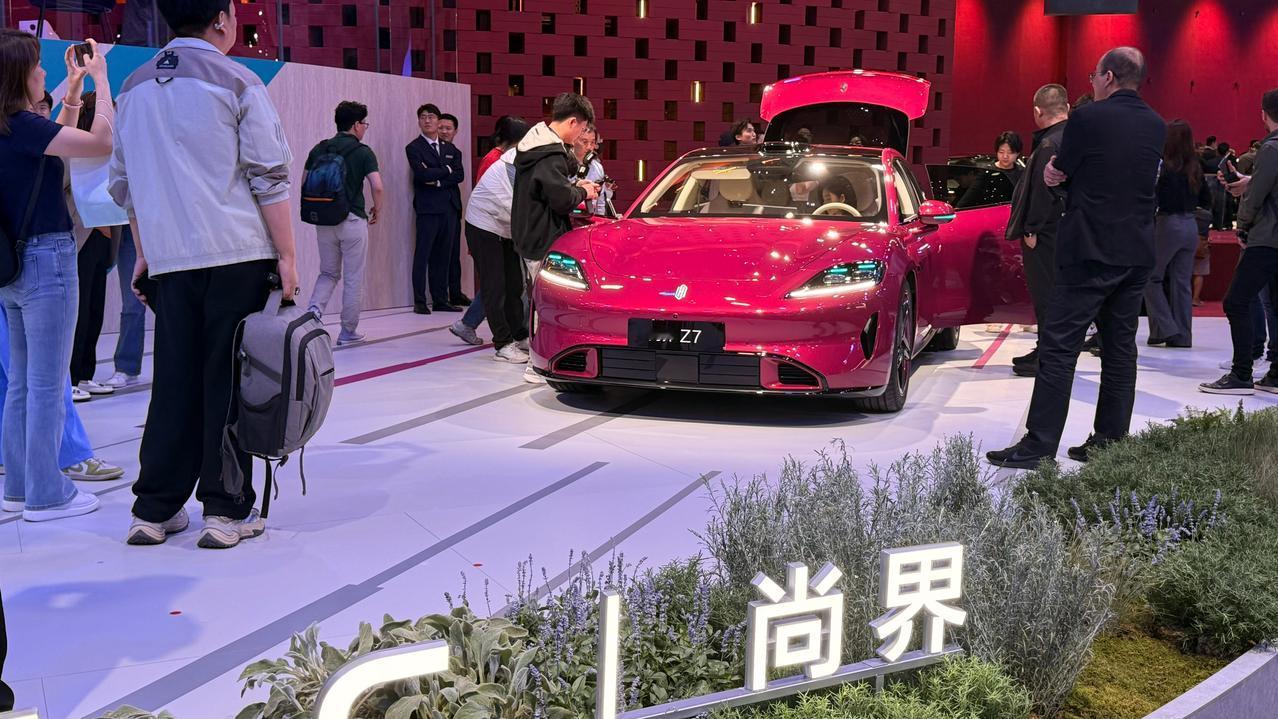 鸿蒙智行展台真的是顶流呀！五界全系集结，堪称人气王
重点必须看看全新一代问界M9