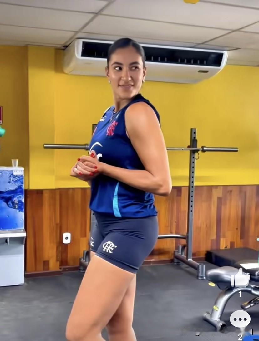 上海女排前外援塔纳拉力量训练中，今年魔女的外援是范赖克和沃龙科娃，话说沃龙科娃来